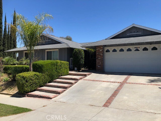 Building Photo - 15841 La Floresta Dr