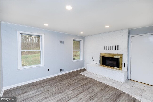Building Photo - 9409 Croom Acres Dr