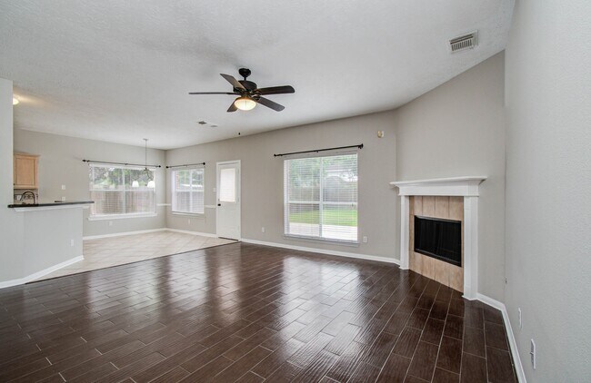 Building Photo - 911 E Hampton Dr