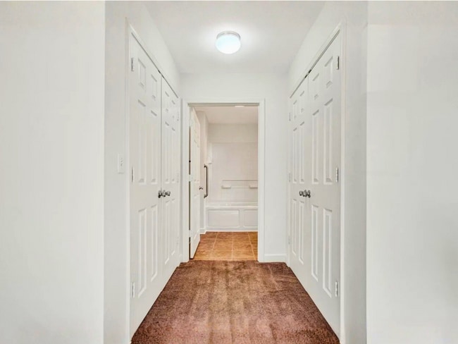 Foto del edificio - 305 S Calhoun St