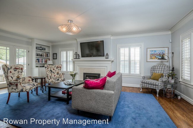 Building Photo - 3 br, 2.5 bath House - 412 W. 59th Ter