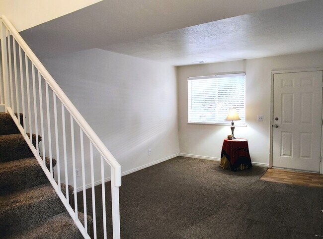 Foto del edificio - Great 3 Bd 2.5 Bath Townhome