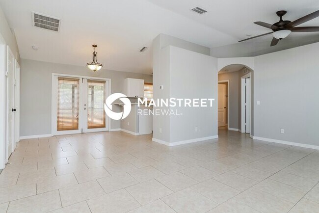 Foto del edificio - 3 Bedroom Pet-Friendly Home in North Port, FL with Main Street Renewal