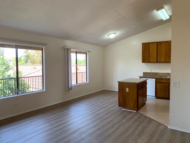 Foto del edificio - 2165 Cedar Ave