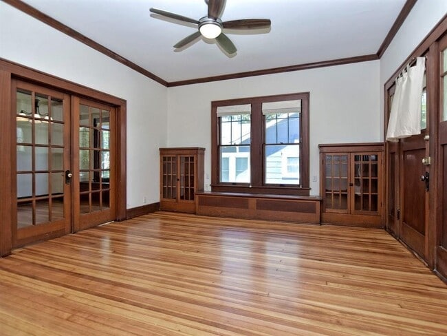 Foto del edificio - 403 W 37th St