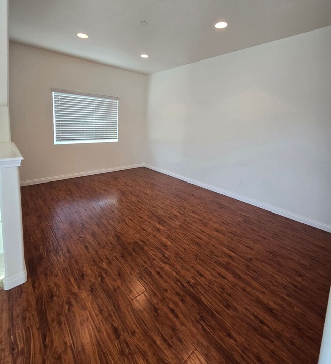 Foto del edificio - 3bd/2.5ba Condo w/ Attached Garage