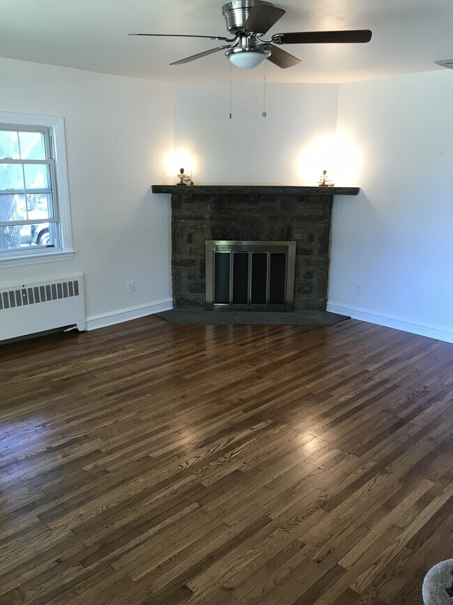 Foto del edificio - Large 4 Bedroom/ 2 bath Single Home