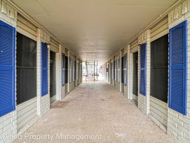 Building Photo - 1321 S 11th St