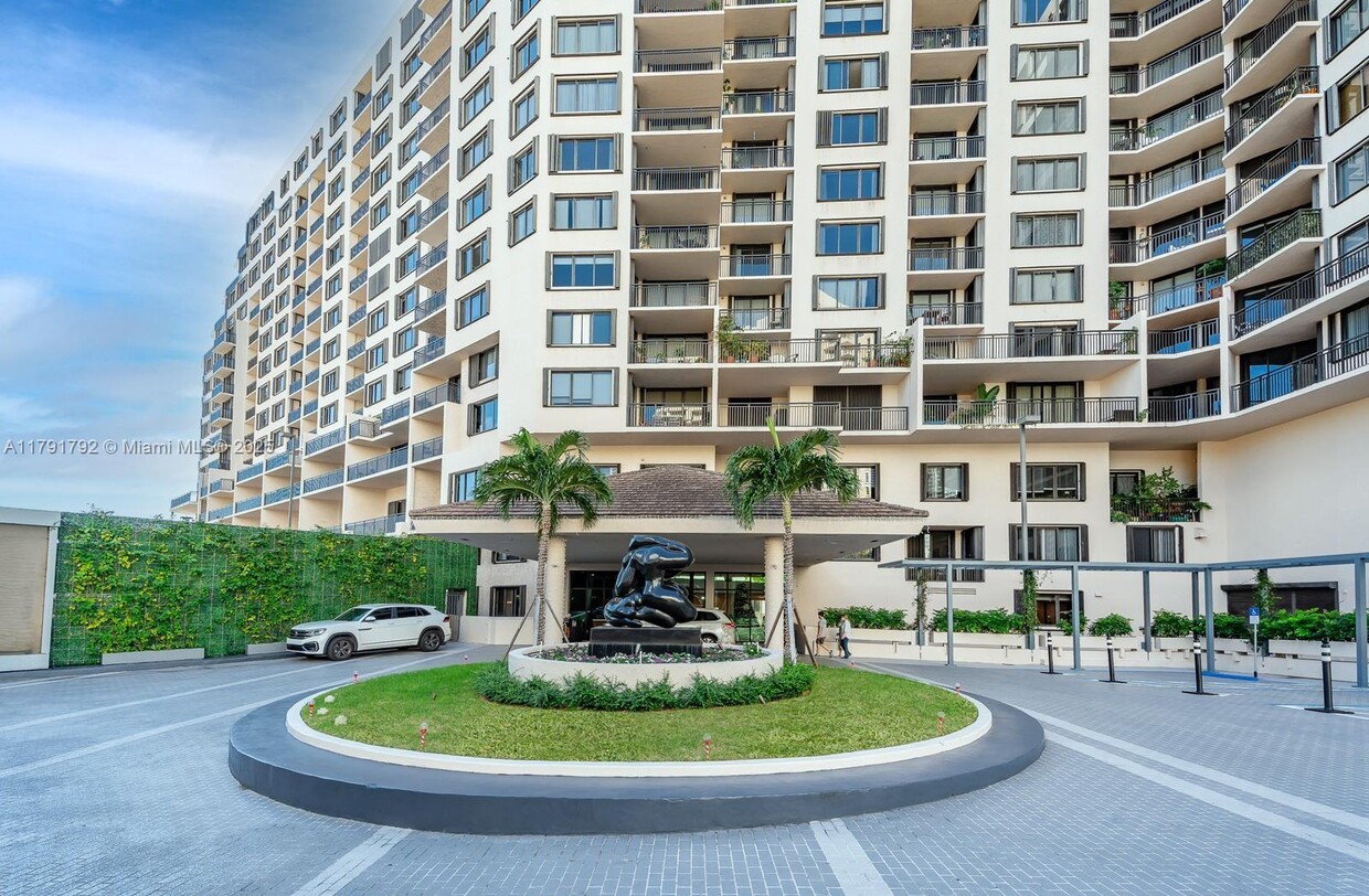 Foto principal - 540 Brickell Key Dr