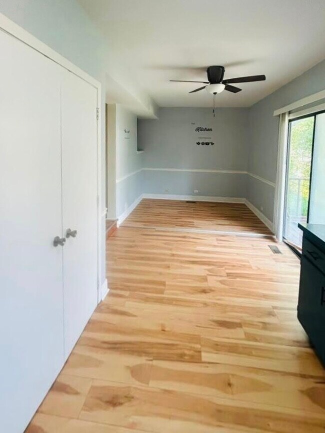 Foto del edificio - 1744 DeForest Ln