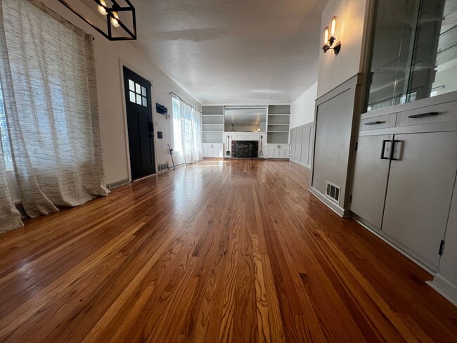 Building Photo - 4 Bedroom/2 Bathroom House in Ogden