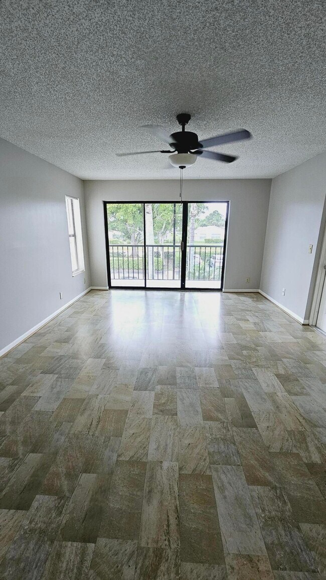 Foto del edificio - 1002 Green Pine Blvd