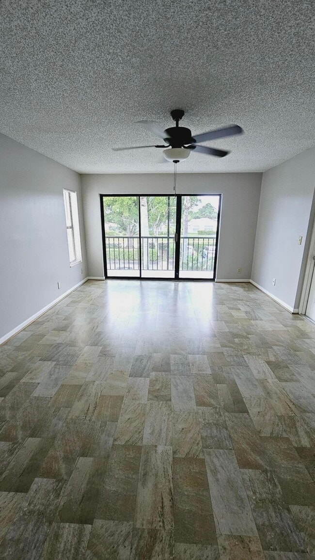 Building Photo - 1002 Green Pine Blvd