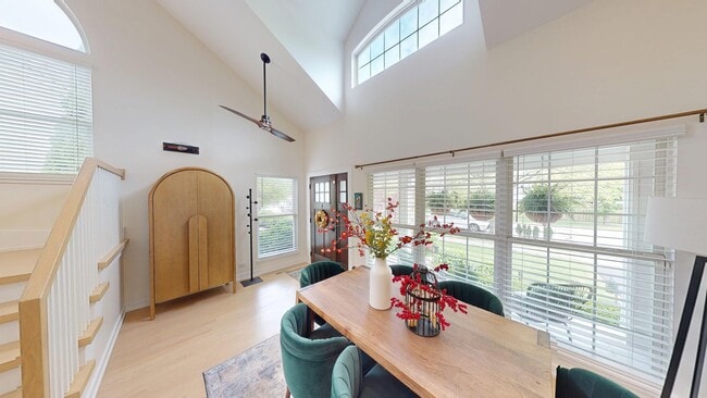 Building Photo - 2207 Periwinkle Ln