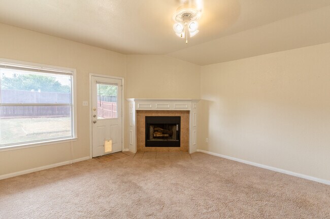 Foto del edificio - 5907 Drystone Ln