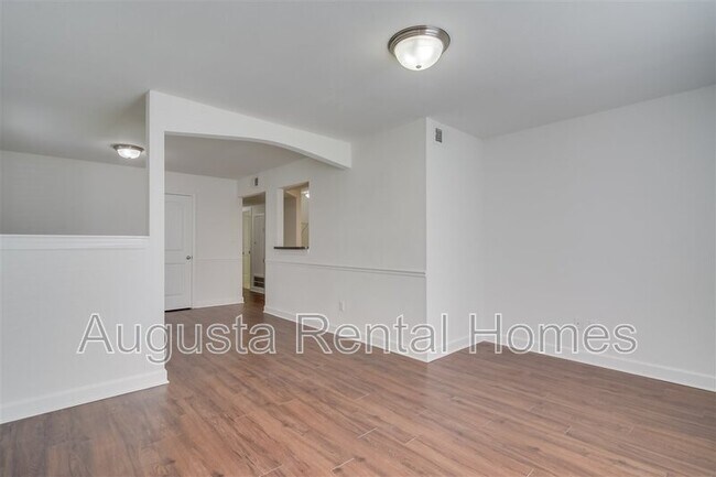 Foto del edificio - 4013 Wheeler Woods Rd
