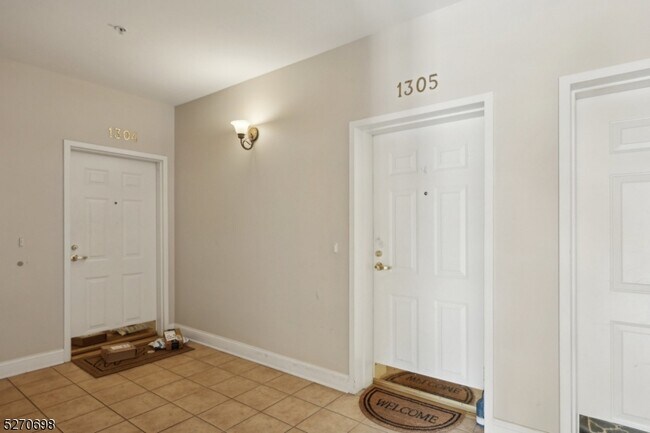 Foto del edificio - 1305 Meadow Brook Ct