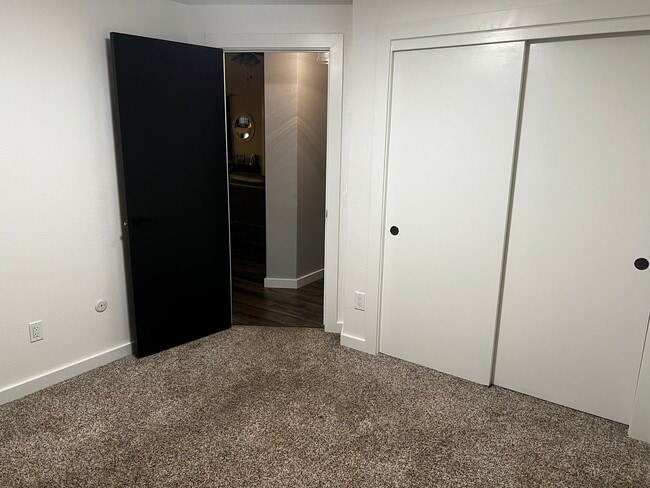 Building Photo - 10326 W Landmark Ct