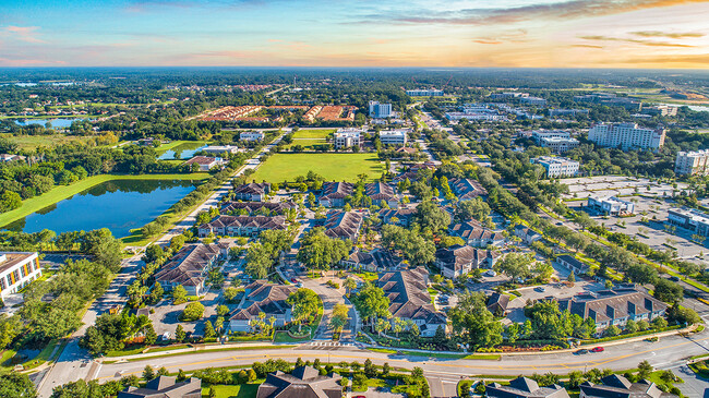 Building Photo - MAA Lake Mary