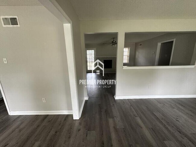 Foto del edificio - 6330 Brightwood Dr
