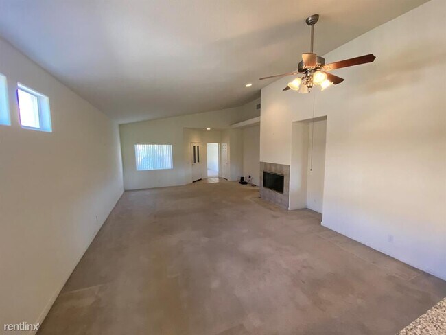 Foto del edificio - 3 br, 3 bath House - 45521 Big Canyon St