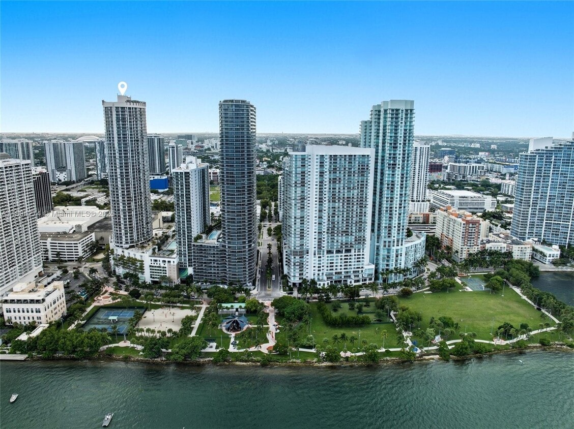 Foto principal - 1750 N Bayshore Dr