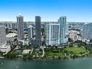 Building Photo - 1750 N Bayshore Dr