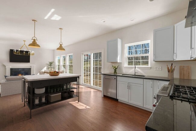 Building Photo - 1824 Forest View Ct