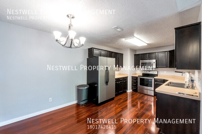Building Photo - $250 OFF 1ST MONTH'S RENT Great 3-bed Cond...