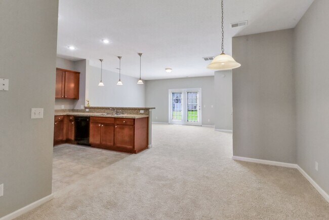 Foto del edificio - 3 Bed, 2. 5 Bath Like New Townhome in Rich...