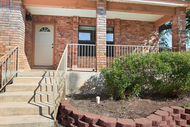 Building Photo - 4 Bedroom/2.5 Bath Eckhert Crossing Subdiv...