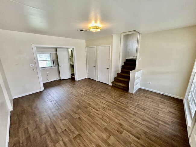 Building Photo - 427 S Center Ave