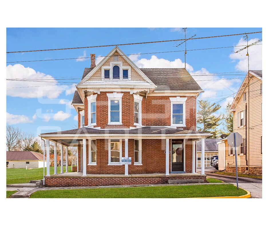 Primary Photo - 242 W King St