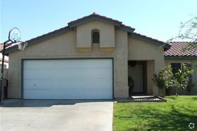 Building Photo - 1901 Calla Lily Dr
