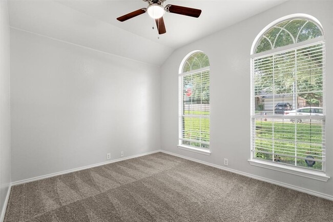 Building Photo - 2303 Paradise Ridge Dr