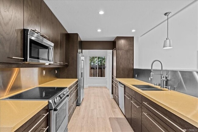 Foto del edificio - 15062 Lorenat St