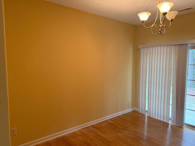 Foto del edificio - 6147 Neuse Wood Dr