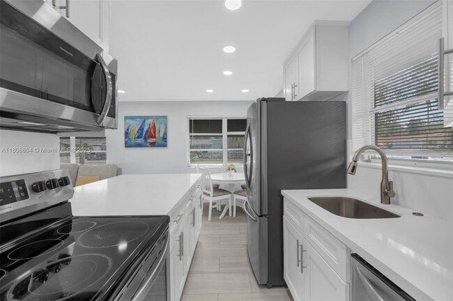 Building Photo - 1716 SW 11th Ct