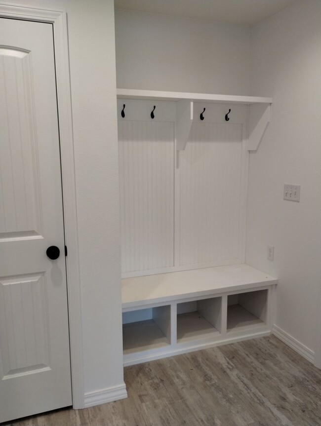 Building Photo - New 3 Bedroom 2.5 Bathroom Springfield Home