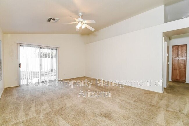 Foto del edificio - 930 E Monterey St
