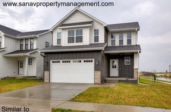 Building Photo - 1501 NE Savana Dr
