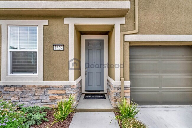 Building Photo - 1529 Landing St