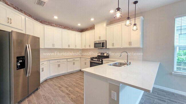 Foto del edificio - OUTSTANDING 3 BEDROOM PLUS EXTRA LARGE FLEX ROOM PLUS HOME OFFICE! PARK EAST- AZARIO!