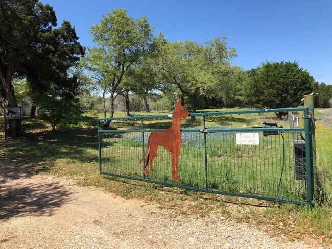 Foto del edificio - 10600 Little Thicket Rd