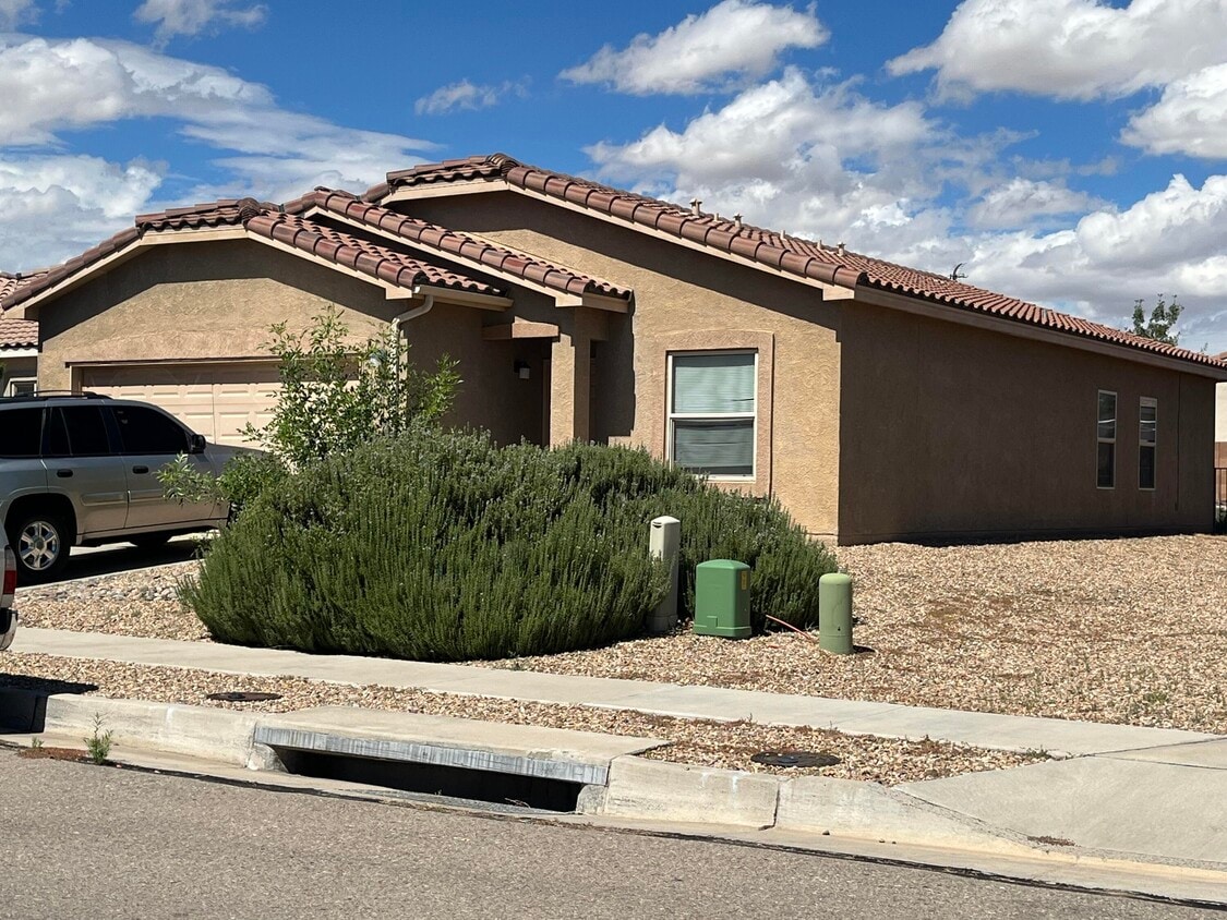 Foto principal - 3196 Prairie Ridge St SW