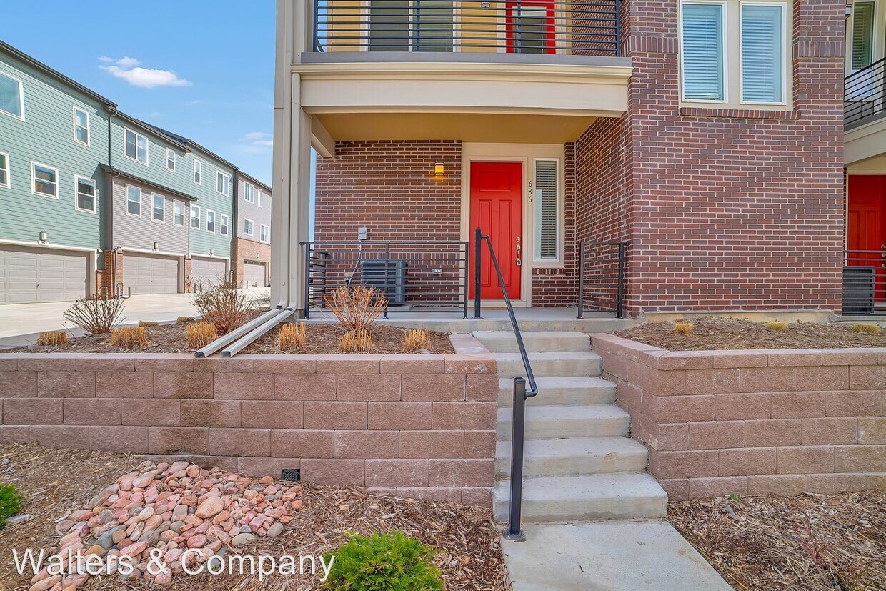 Primary Photo - 3 br, 3 bath House - 686 E. Hinsdale Ave.