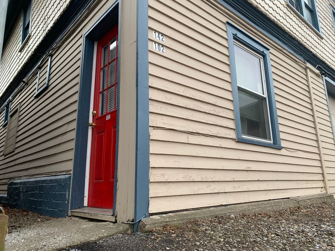 Foto del edificio - Includes Heat/Water 2 bed Upper (Location ...