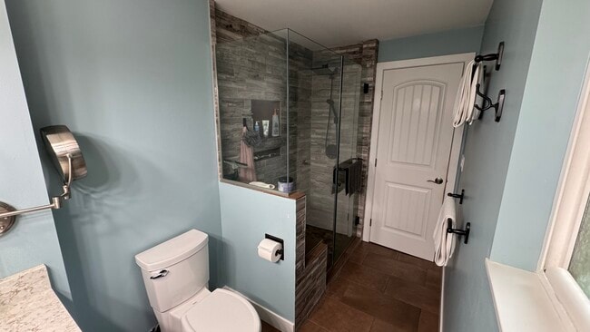 Building Photo - 505 Mt Hood Dr SW