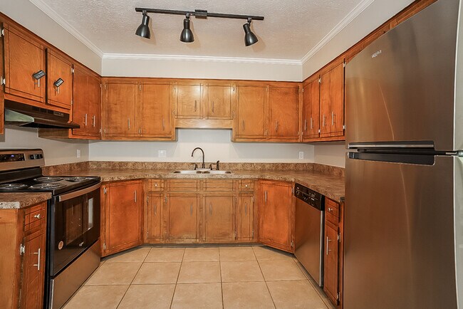 Building Photo - Beautiful Brick Home in Great Location!