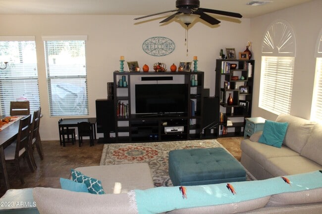 Building Photo - 3457 S Swan Dr